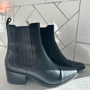 Beautiful Vagabond Marja black boots - like new